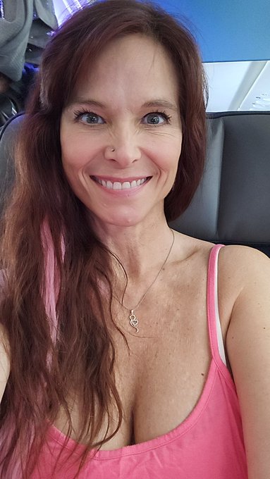 Quick getaway trip to LA for a shoot! More details to come 😊 https://t.co/dPSlbwm38Y<a href="/tag/newprofilepic"class="tags"><span>#newprofilepic</span></a>