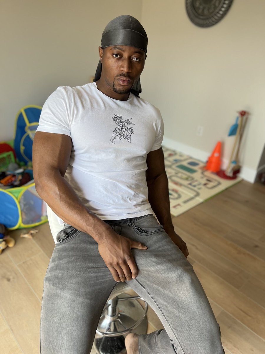 Jtyrese on Twitter: "Would you sit on my lap before my gym workout session? #fitness http