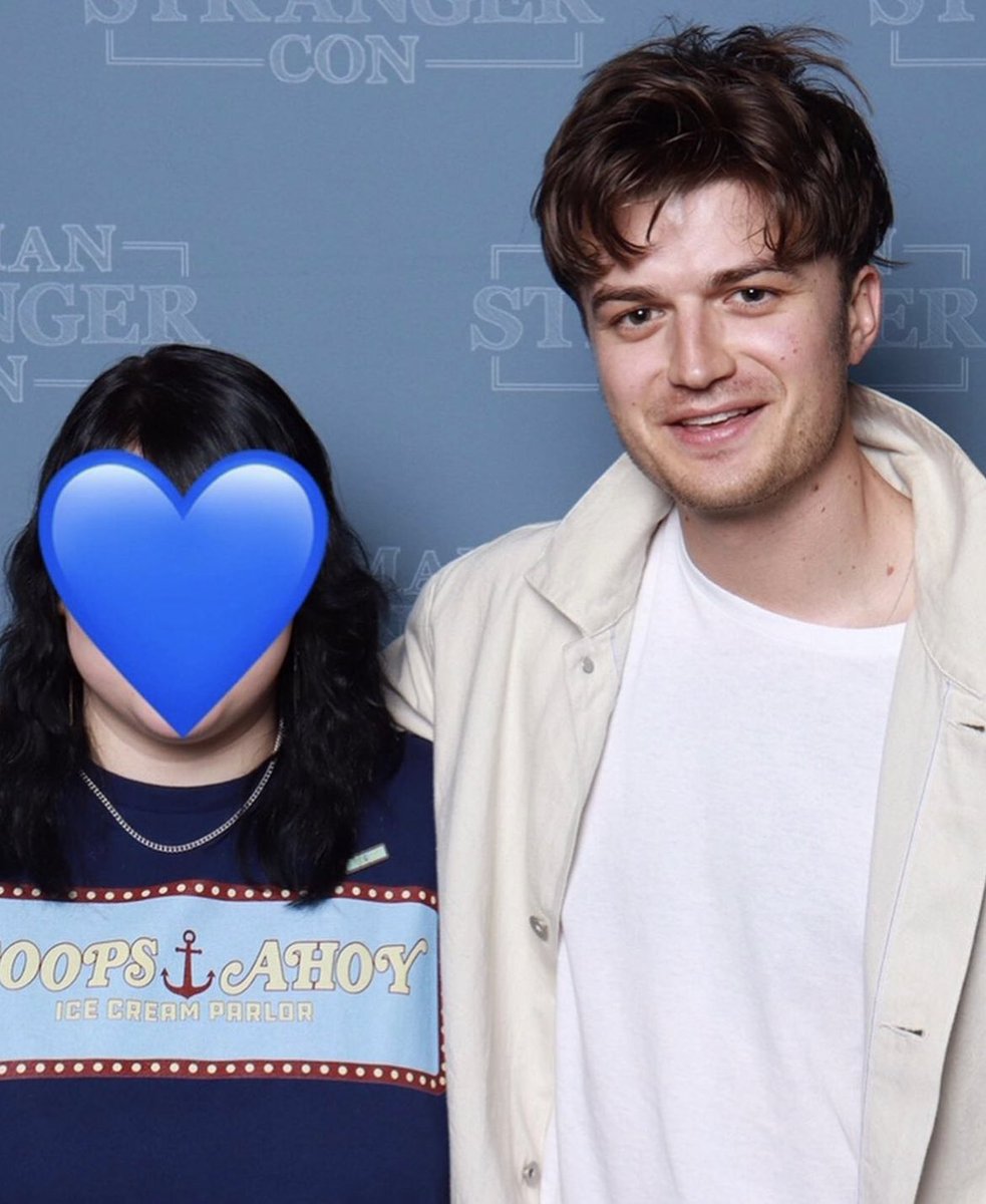 keerybr's tweet photo. 🇩🇪 | #GermanStrangerCon

Mais fotos do Joe com fãs durante a Stranger Con Alemanha, há algumas semanas.

📸 |  _lisaso, angie_loves_cons, m0vieaddictedx90 https://t.co/MnBgdQiS1b