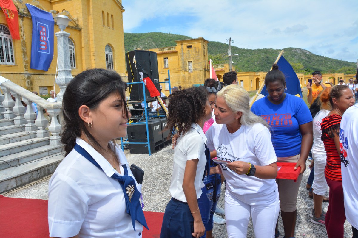 Hoy ✌️#UnaMejorJuventud a los
68 aniversario de la excarcelación de Fidel y los moncadistas en el Presidio Modelo actual. En el que se realizó la entrega de carnet a jóvenes que hoy integran nuestras filas de la #UJC  #IsladelaJuventud 
#CubaViveEnSuHistoria