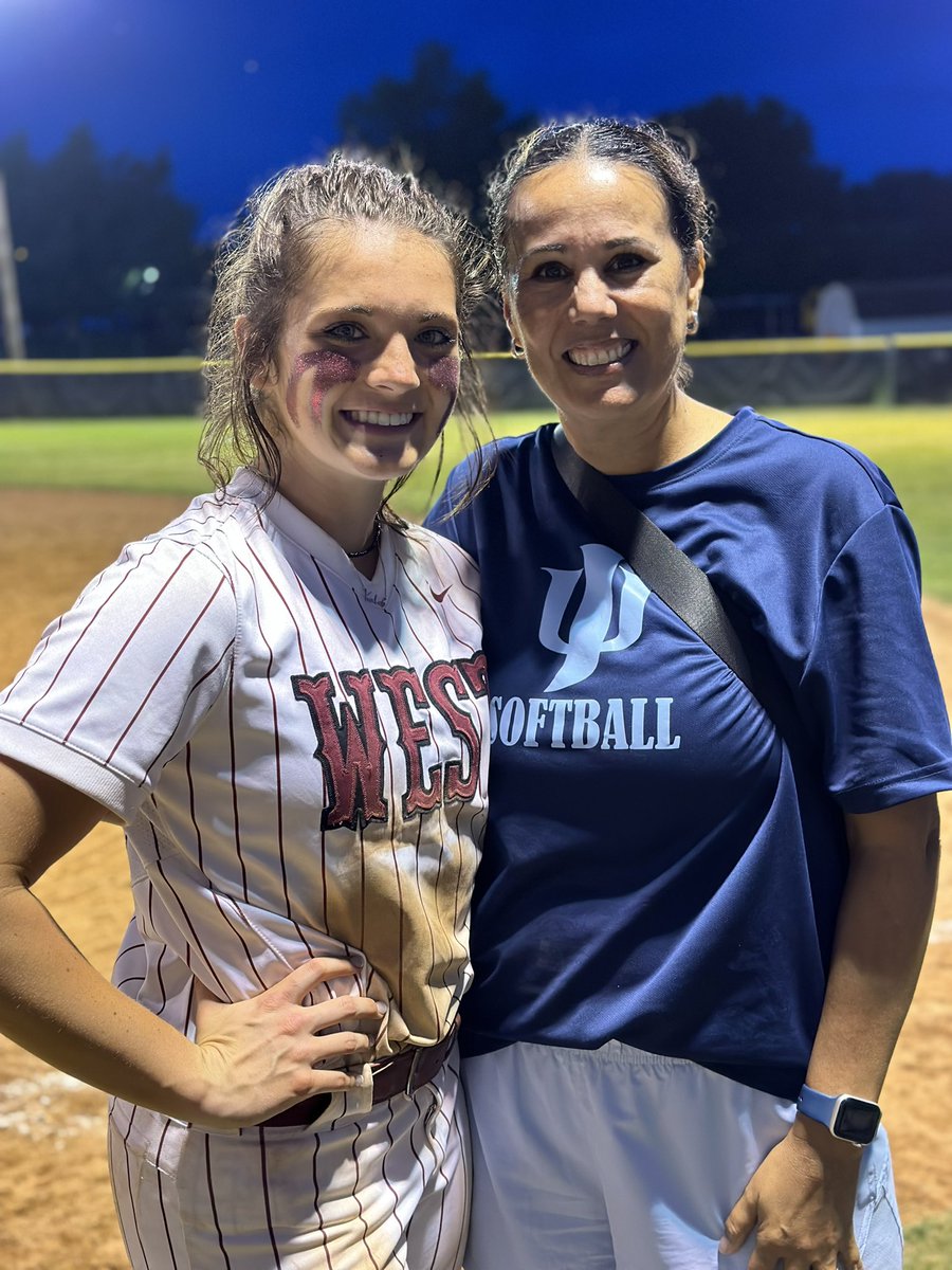 JURoyalsSB's tweet photo. Got to watch @kaylee_dyke hit a 💣 tonight to help West win. Great job Kaylee #Team6 https://t.co/O0asDCu7On
