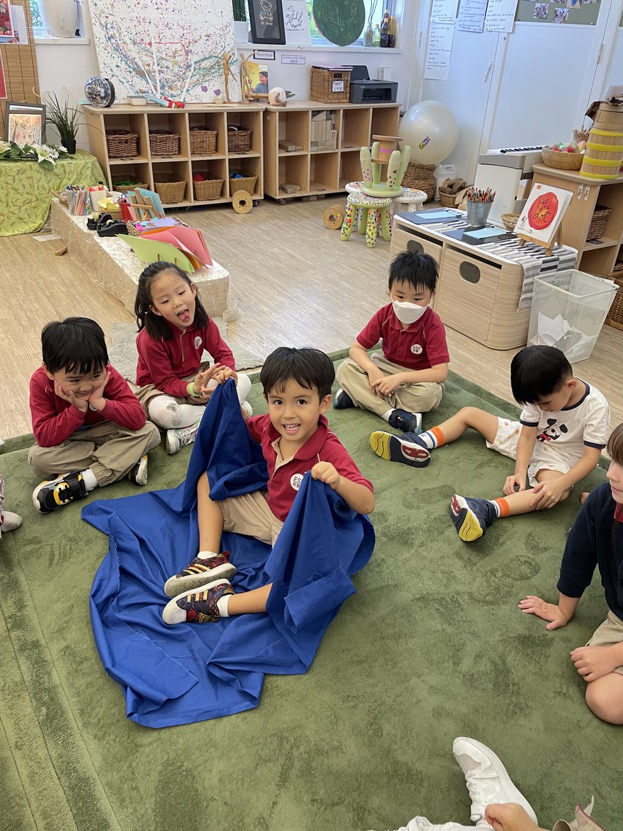 ESFAbacus's tweet image. What could the piece of blue fabric be? #usingourimagination #wearecreative