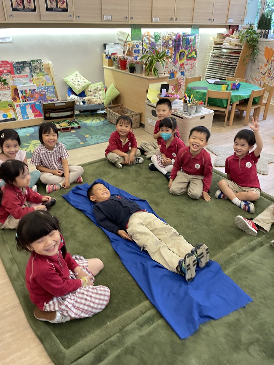 ESFAbacus's tweet image. What could the piece of blue fabric be? #usingourimagination #wearecreative