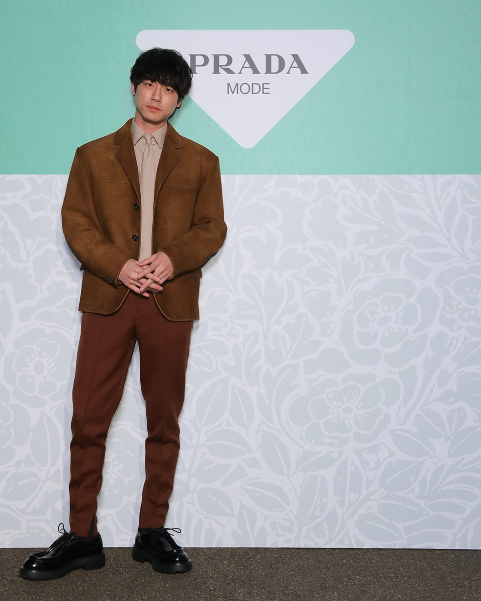 赤楚衛二、町田啓太、坂口健太郎らが来場。

「PRADA MODE 東京」が、5月12日と13日に東京都庭園美術館で開催された。

▼Photos
instagram.com/p/CsR9cqUBso9/

#赤楚衛二 #EijiAkaso #町田啓太 #KeitaMachida #坂口健太郎 #KentaroSakaguchi #PRADAMODE