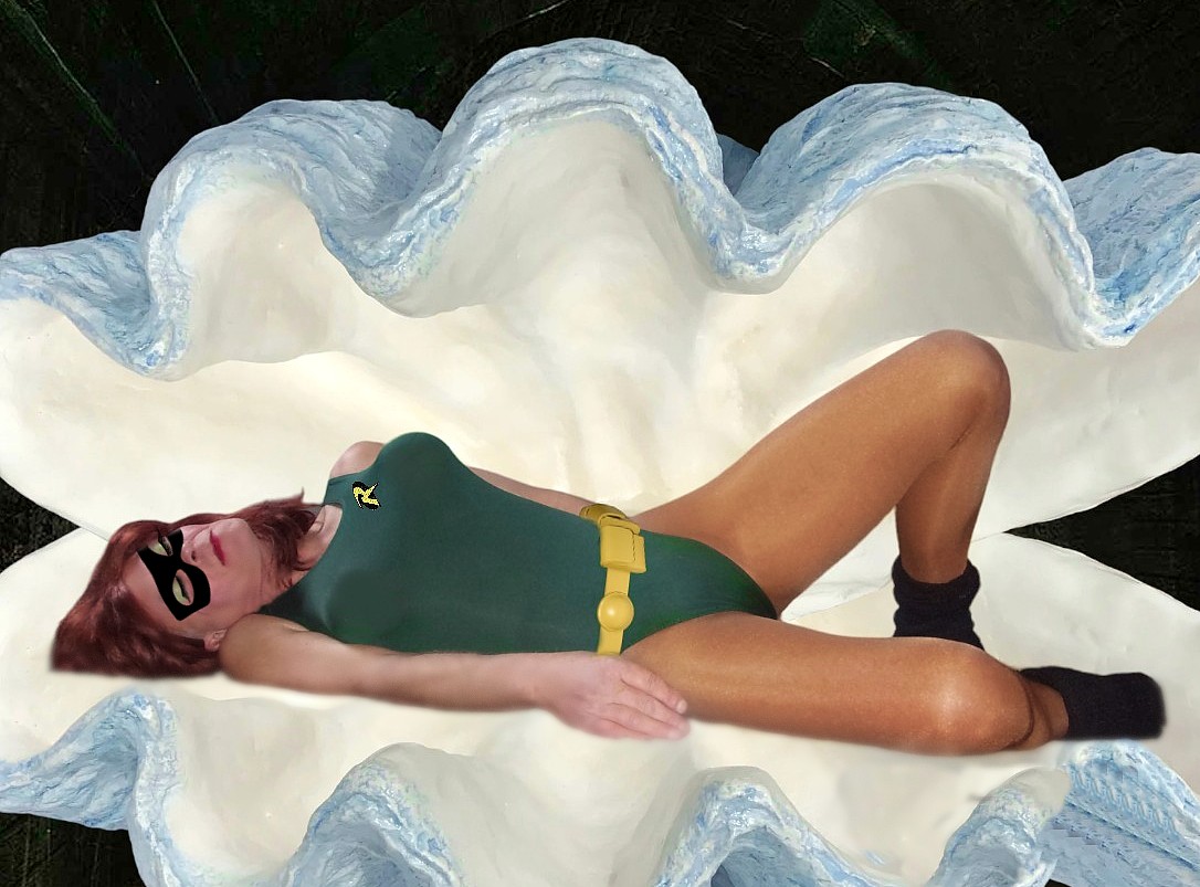 TransSuperGurl's tweet photo. HOLY CLAM BAKE! #superheroine #giantclam #batrap https://t.co/ZsZzvH8nPi