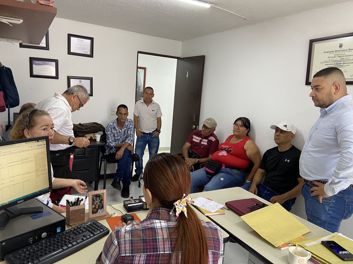 soypayares's tweet photo. Hoy participamos en una reunión de proyección de trabajo para fortalecer los procesos de emprendimiento en el centro comercial Medellín.

Seguimos trabajando por y para Medellín.

#SoyPayares #PayarEsTransformacion https://t.co/0mBZvG49ha