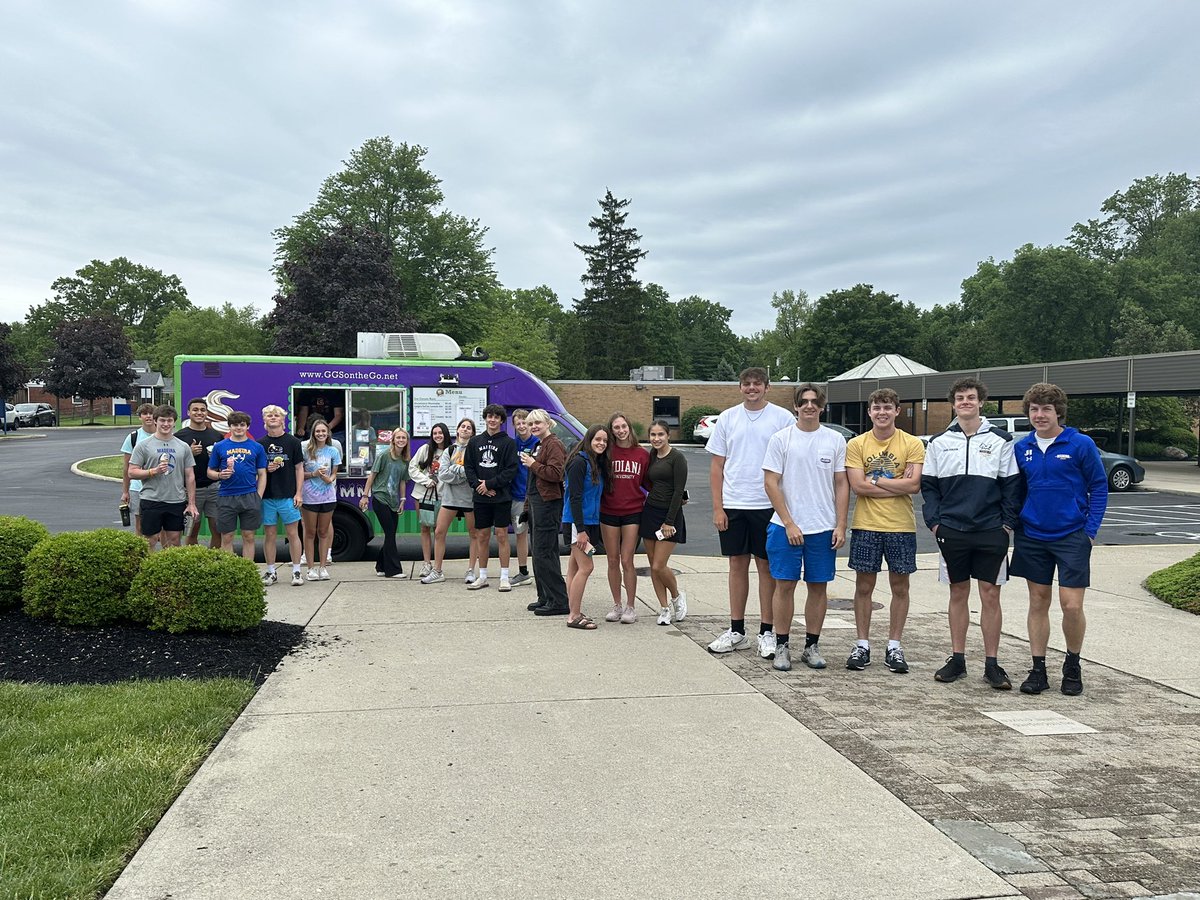 MrsE_MHS's tweet photo. Frozen treats for our NHS members today - a little thank you for all their hard work this year! 🍦@MadeiraSchools https://t.co/QGXkVOEOZB