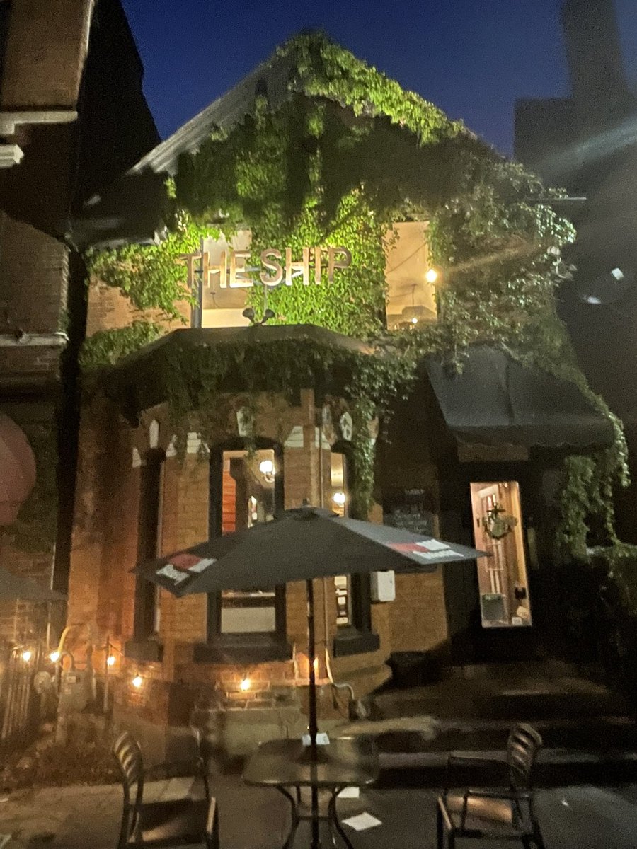 LauraBabcock's tweet photo. Great food great vibe #hampnt https://t.co/IV71Yd8uO6