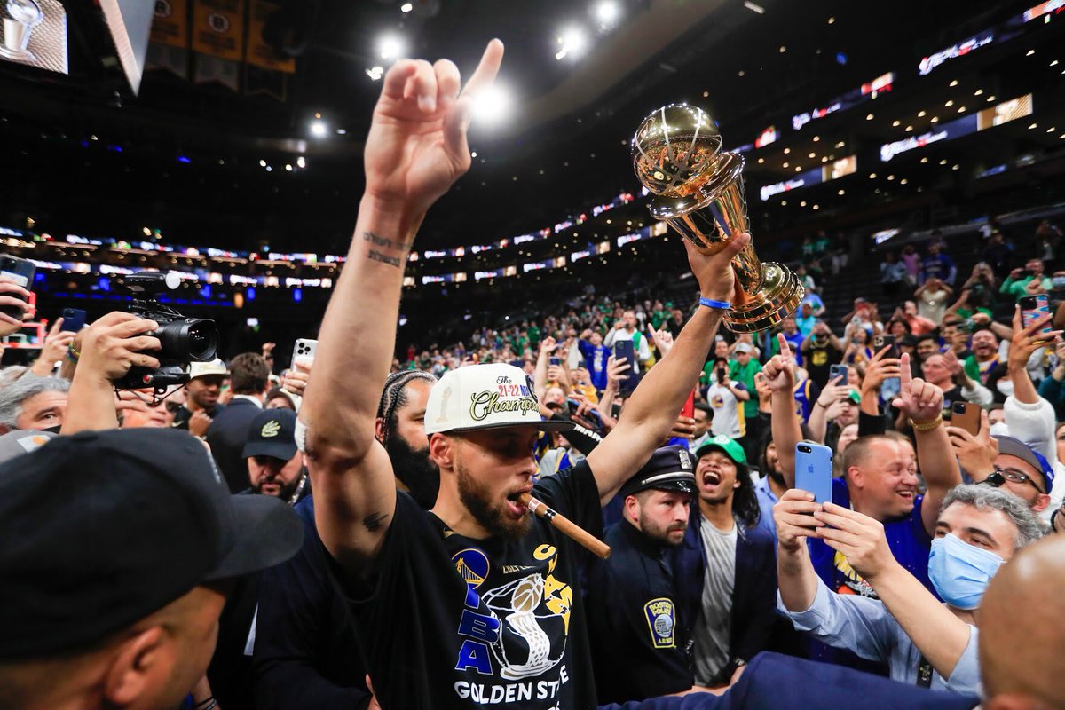Curry_Muse's tweet photo. Steph Curry’s most iconic/coldest photos and moments of his career 🔥

[A THREAD ⬇️⬇️⬇️] https://t.co/1oXNqigzbC
