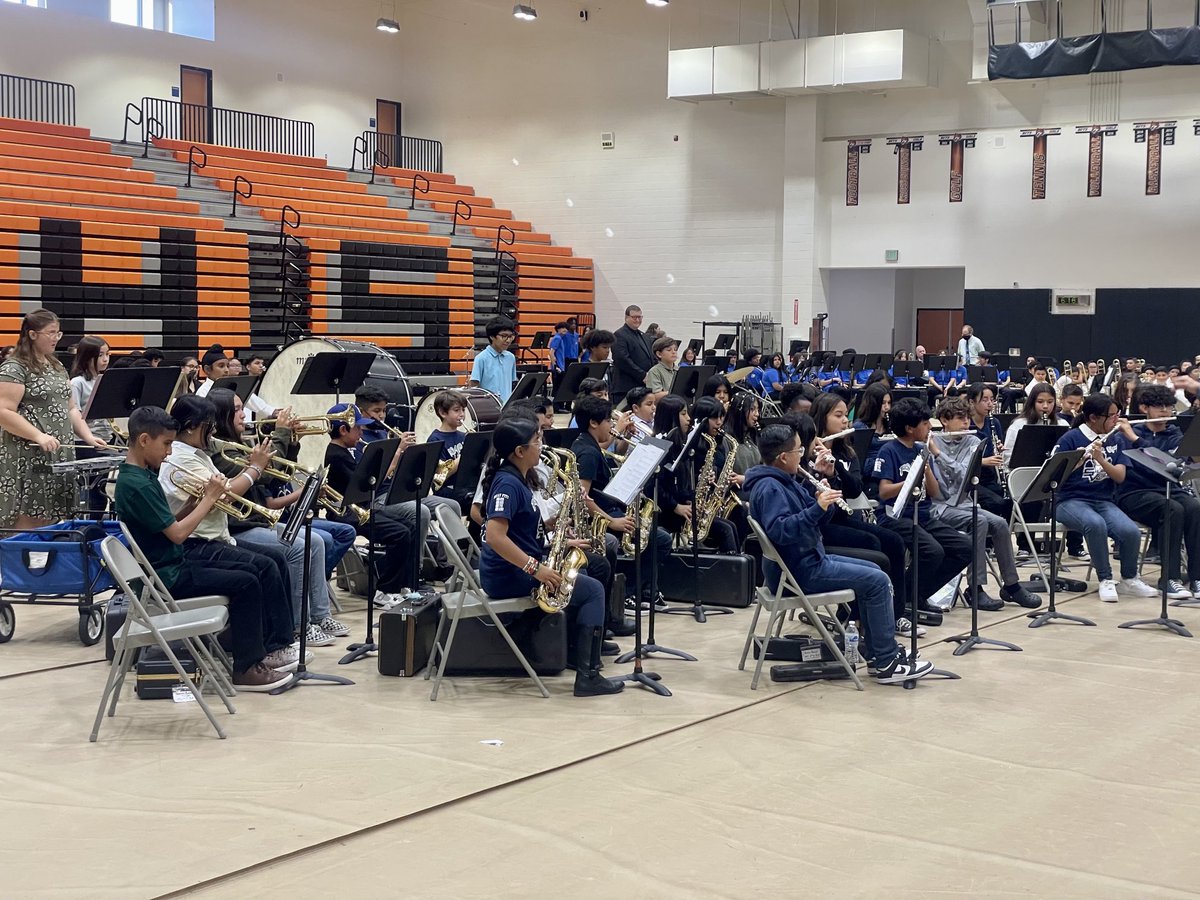 Great performance tonight by our 5th grade and 6th grade bands at the area concert ⁦@OrangeVistaHS⁩. Way to rock, Thunderbirds!  ⁦<a href="/ValVerdeE_VVUSD/">ValVerdeE_VVUSD</a>⁩ ⁦@ValVerdeUSD⁩ ⁦<a href="/VVUSD_VAPA/">Allyson Huntsman</a>⁩ ⁦<a href="/dhenderson_sci/">Doug Henderson</a>⁩