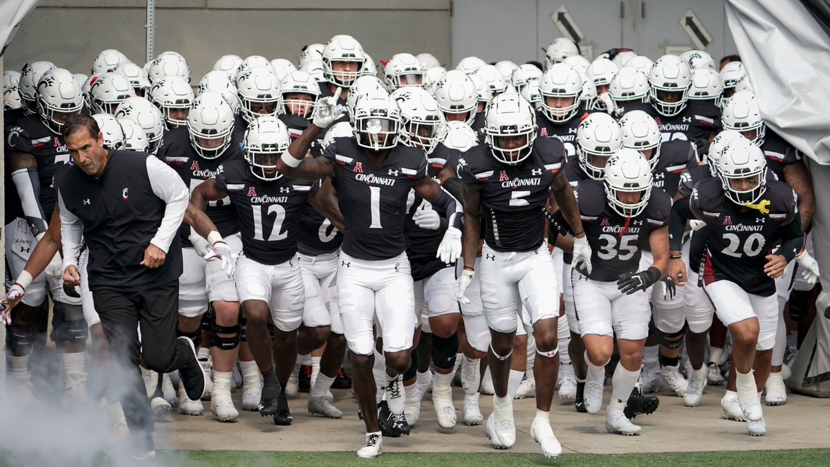 #AGTG Blessed to receive an offer from University of Cincinnati. @CortBraswell @NCEC_Recruiting @NatlPlaymkrsAca @Grade_aTraining @TeamUp7v7 @CoachWaggonerGT