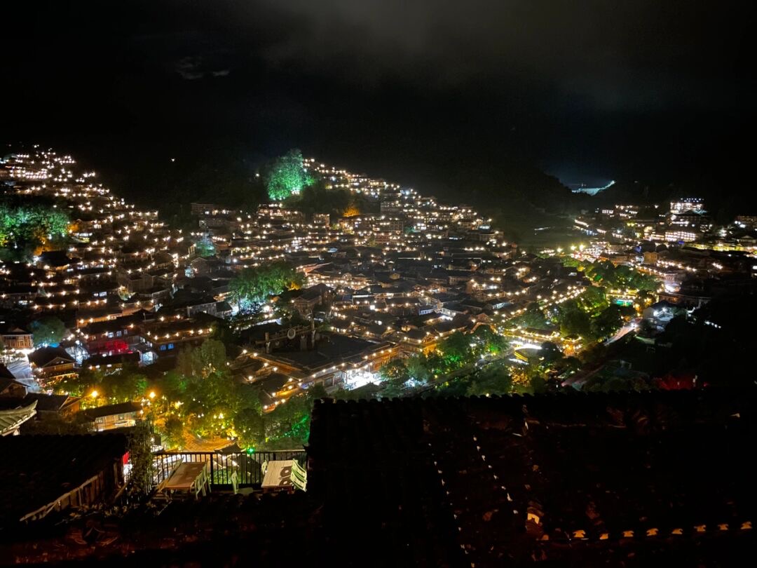 favril_chiks's tweet image. The afterglow of the setting sun dyed the sky red, like a gorgeous rainbow covering the entire sky. The mountains are undulating, just like a fairyland in a fairy tale #painter #landscapephoto #expertinterview #travel #mountainsandrivers