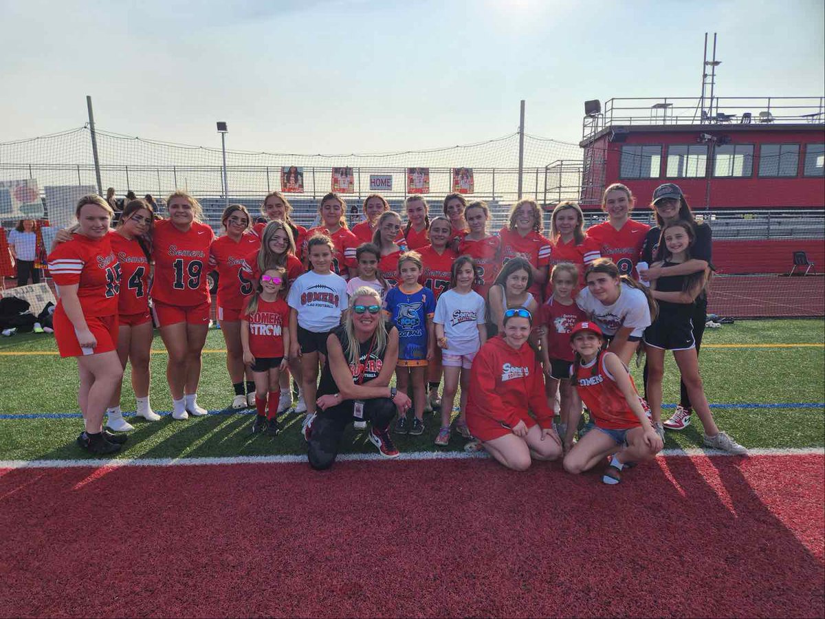 FlagSyso's tweet photo. Thank you Somers HS Varsity Flag for letting us be part of your Senior Night ❤️🌹🏈 @TuskerAthletics  @SomersSports  @NFL  @NFLFLAG https://t.co/ak9nxVyHU7