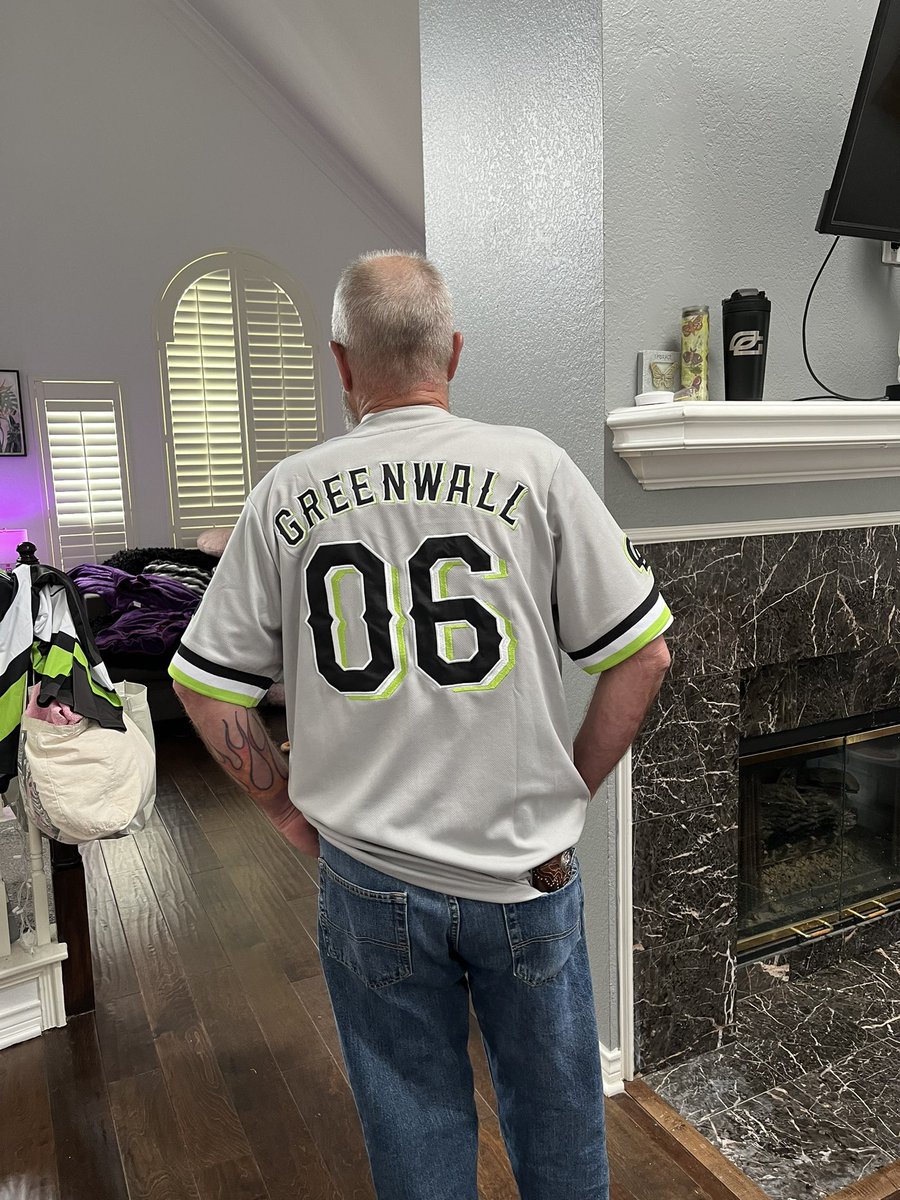 Beautybyaubrianaa on Twitter "Pops at the ranger game tonight 🥹💚"