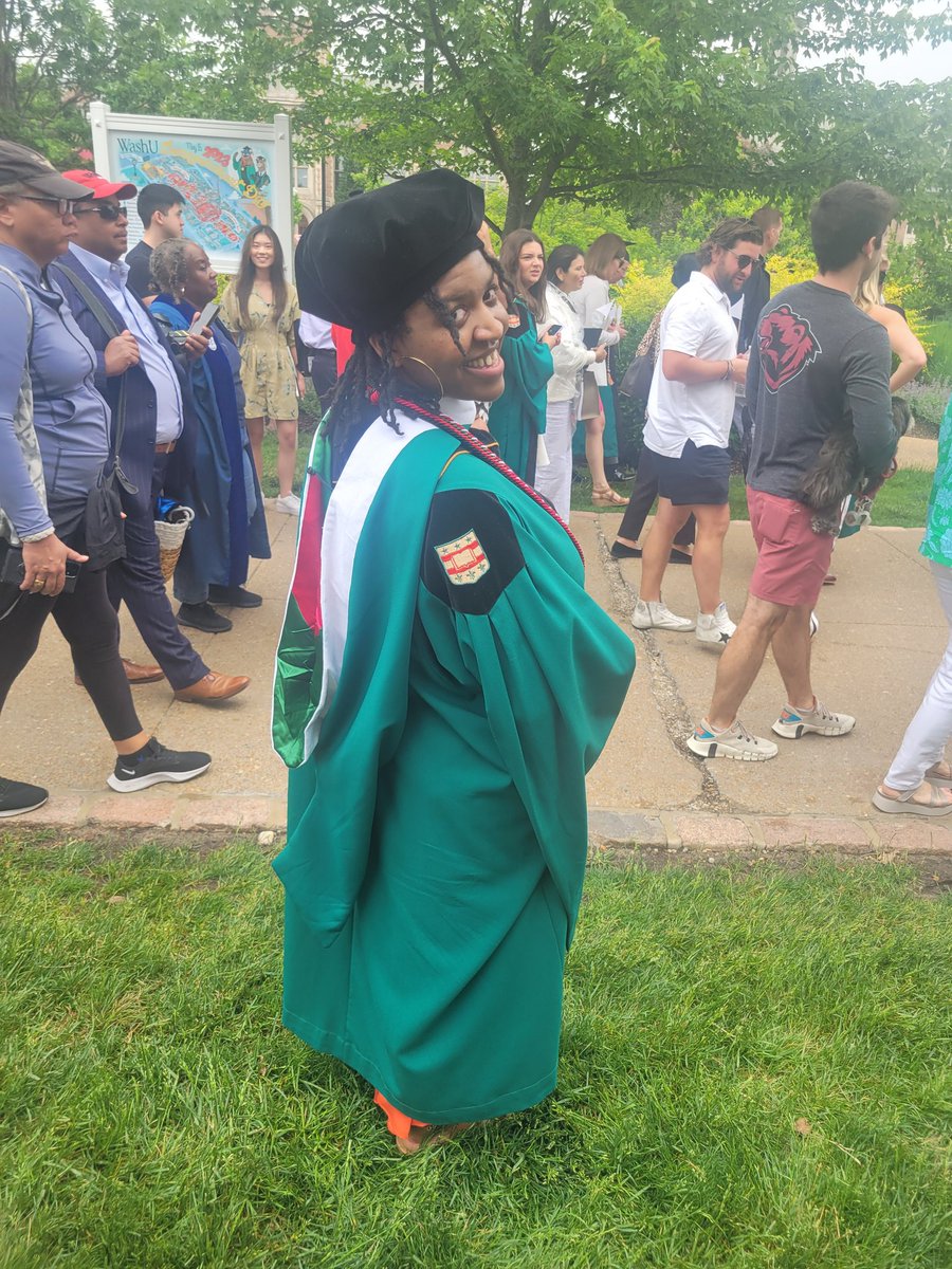 RCKLSS_Princess's tweet photo. Hi, my name is Tiana Johnson, M.S. , M.A.
That is 3 degrees in math
#BlackinMath #BlackGirlsGraudate #WashU23 https://t.co/8SHqhepByc