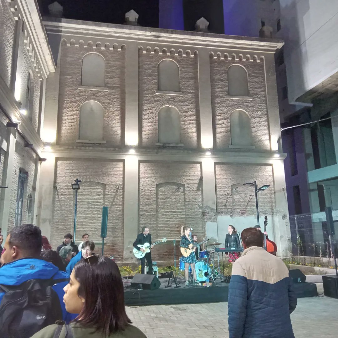 lauracubasc's tweet photo. Barrio Alberdi de fiesta en el Museo de la Cervecería. Tantas historias para recordar y compartir! Felicitaciones por la lucha de los ex cerveceros! https://t.co/Hd48Sjg6hs
