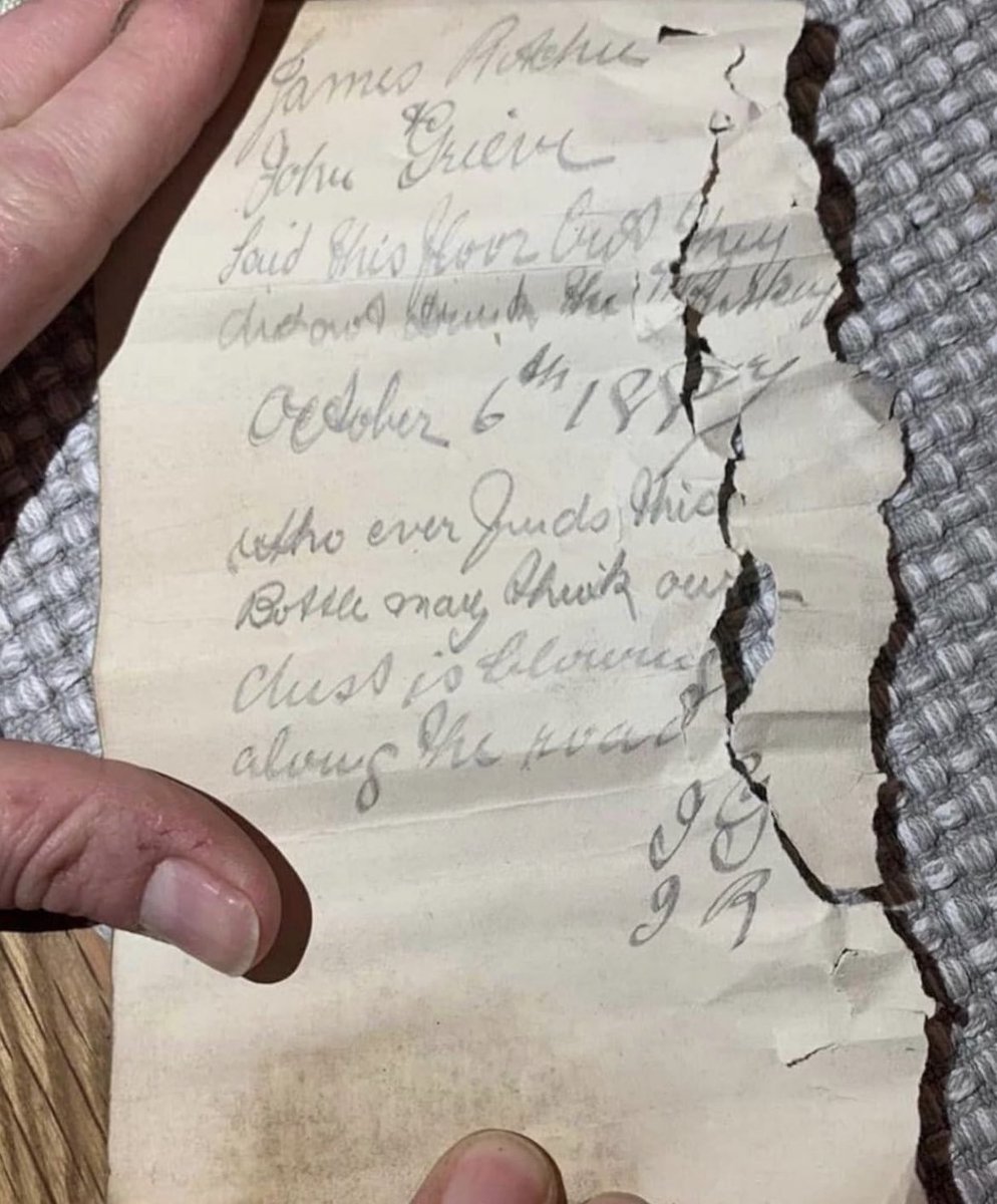 In Edinburgh, a female resident made an astonishing find within the confines of her home: an ancient message concealed inside a 135-year-old bottle, hidden beneath the floorboards. Note reads: “James Ritchie, John Grieve, laid this floor but they did not drink the whiskey.…