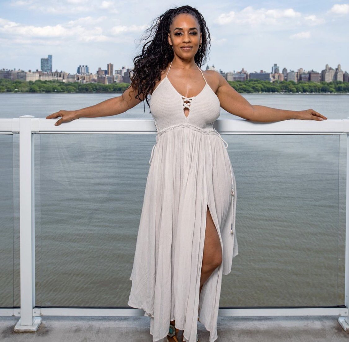 MissMelyssaFord's tweet photo. Sundress season is here, boys &amp; girls 🌞 💐 https://t.co/LzQWd9ITjs