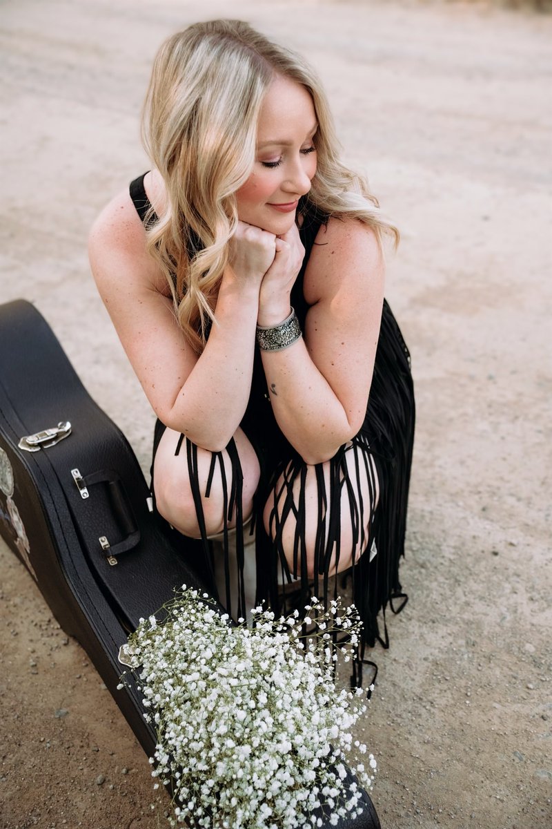 “I've been known to chase endless dreams
But in my dreams, it seems I'm only chasin' you” 💙 song lyrics to: “blue” by <a href="/zachlanebryan/">Zach Bryan</a> 

📸: Tiffany LaFontaine Photography 

#AudreyRayMusic #CountrySinger #CountryArtist #Music #Photography #DownADirtRoad 👗<a href="/Idyllwind/">Idyllwind Fueled By Miranda Lambert</a> #GypsySoul