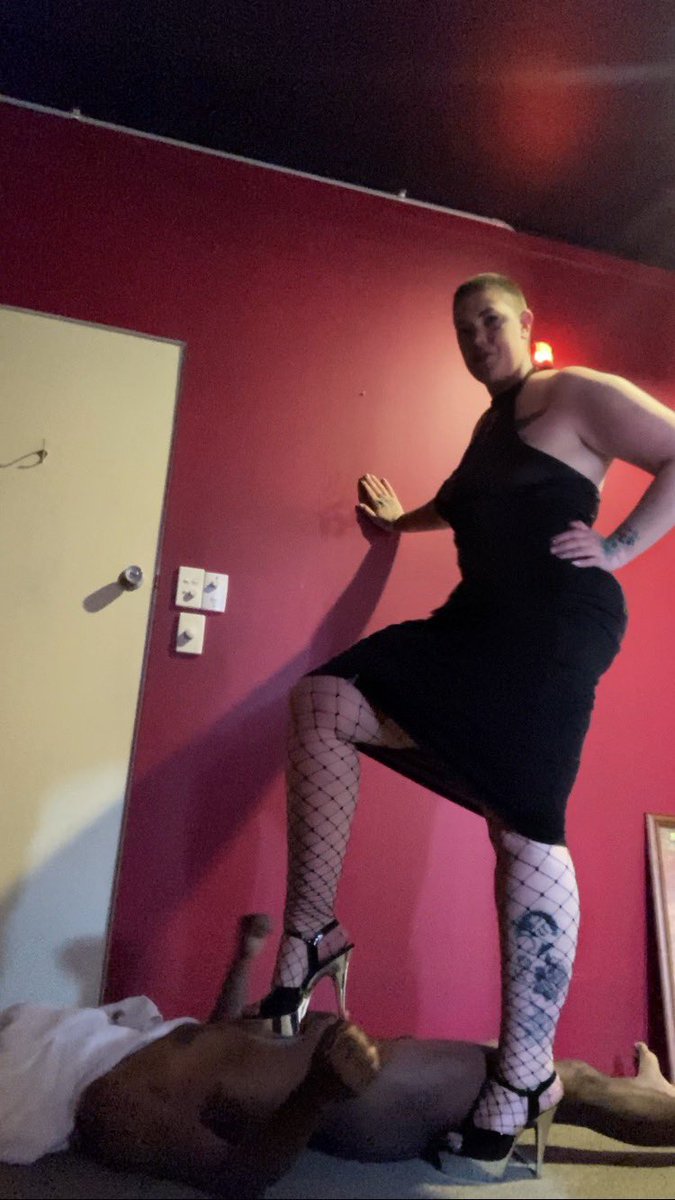 VegasXXXamazon's tweet photo. At @ForumGentleman Melton today for all your tall girl bbw fun 🍆 https://t.co/ktDy8VfnAE