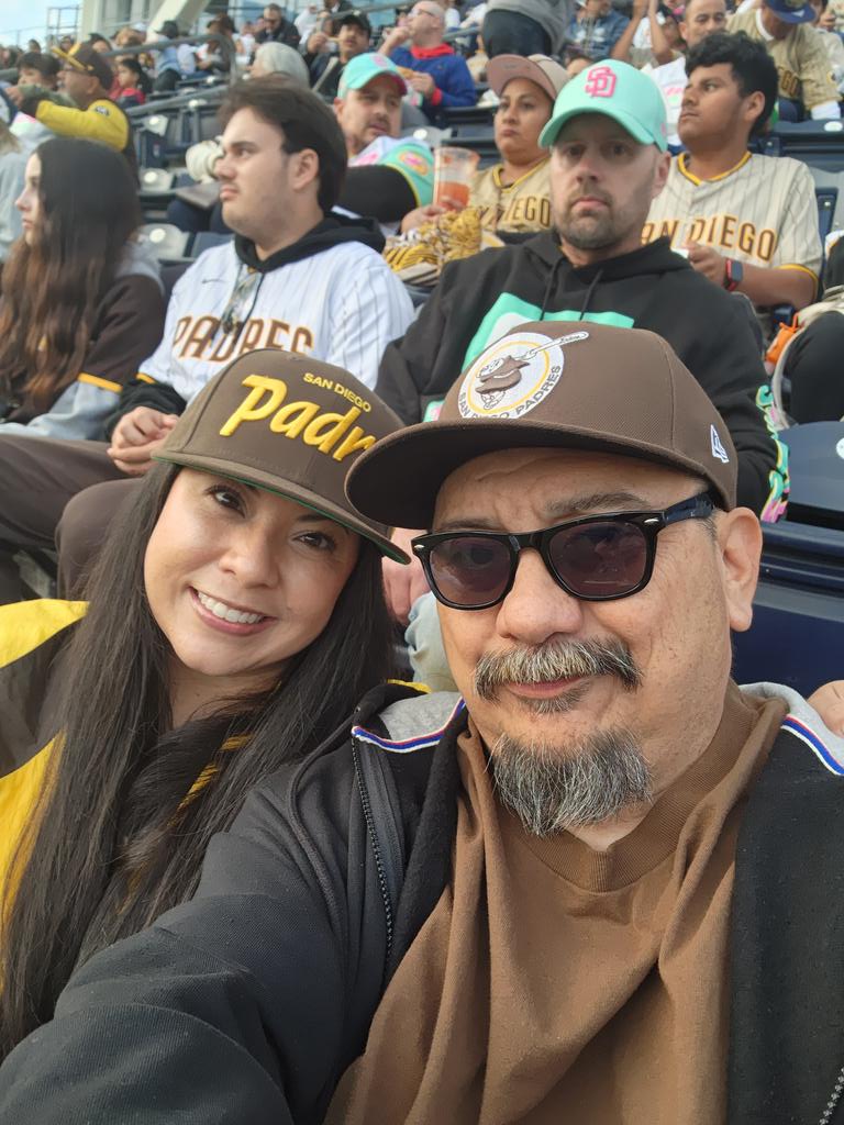BigFrog619's tweet photo. #funnerfancam #BringTheGold https://t.co/bs5UElD908