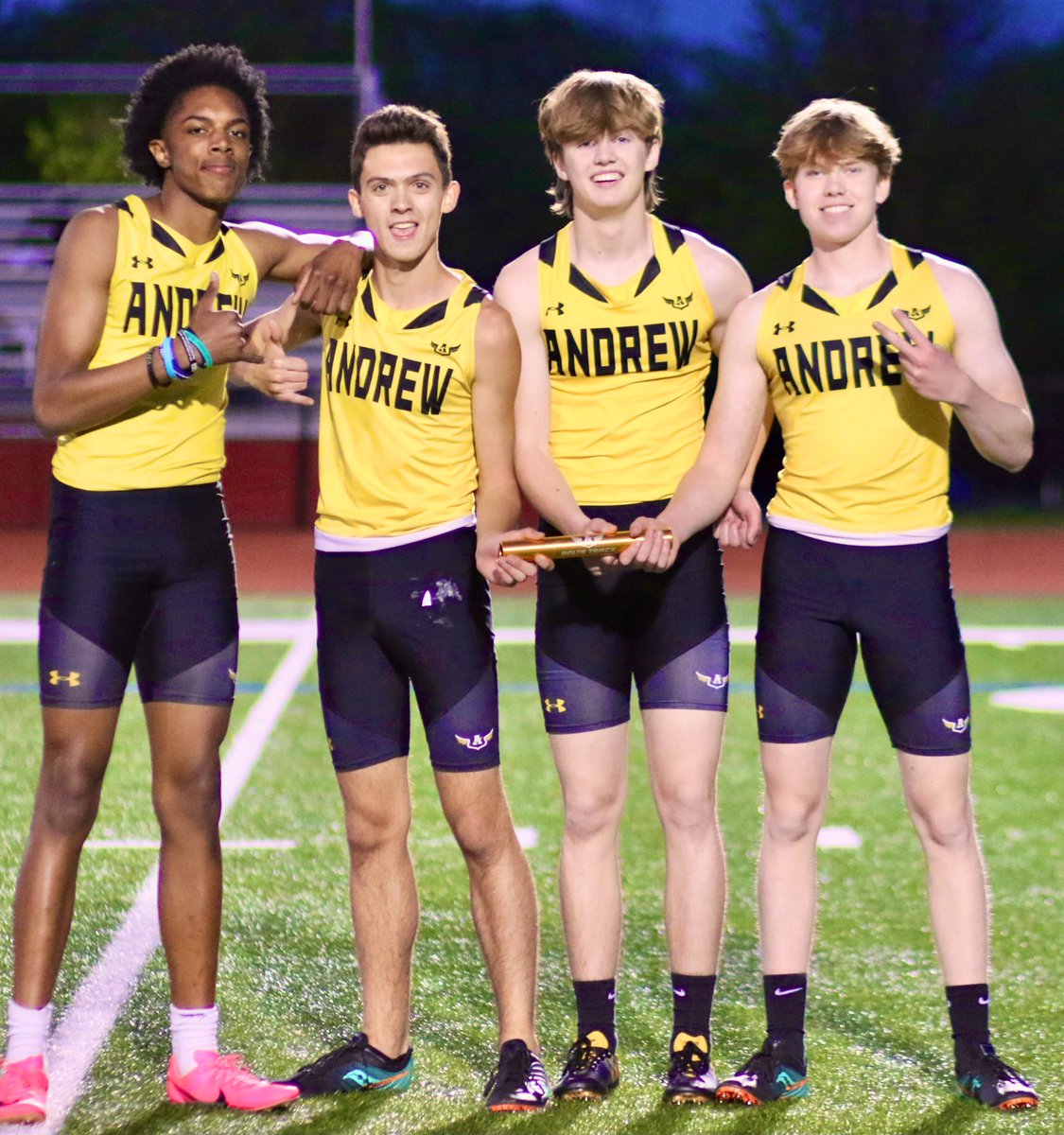 QHollerVJA's tweet photo. The 4x4 team caps off our FS season with new FS School Record!

Thigpen 53.6
Condon 54.3
Ellis 53.5
Wolfe 53.5

⚡️⚡️⚡️ https://t.co/BYOymEzEU6