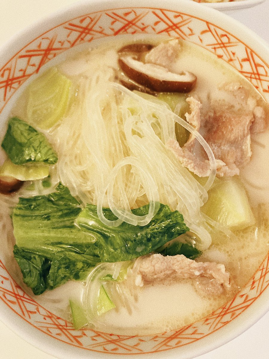Glass noodles Pork Shitake mushrooms and bokchoy soup!!!
Meshiagare!!!
#asianfood #soup #food
