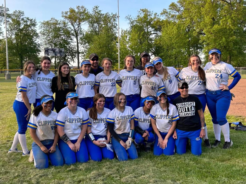 Clearview Softball (@cviewsoftball1) on Twitter photo Clearview Varsity defeated Oberlin 14-13 on Senior Night. <a href="/jarimarruiz88/">Jarimar</a> had 5 hits, <a href="/Angela_trent24/">Angela Trent</a> had 2 hits. <a href="/peightonheider/">peighton</a>, <a href="/natali_lenox/">natali</a>, <a href="/softballhai/">Hailey Parsons</a>, <a href="/JocelynPallens/">jocelyn.pallens</a>, <a href="/gracie_linger/">Gracie Linger</a>, <a href="/vaehberrios/">Nevaeh Berrios</a> & <a href="/Alina_pallens/">Alina</a> each had a hit. The clippers finished the season 9-12. Clearview Varsity defeated Oberlin 14-13 on Senior Night. <a href="/jarimarruiz88/">Jarimar</a> had 5 hits, <a href="/Angela_trent24/">Angela Trent</a> had 2 hits. <a href="/peightonheider/">peighton</a>, <a href="/natali_lenox/">natali</a>, <a href="/softballhai/">Hailey Parsons</a>, <a href="/JocelynPallens/">jocelyn.pallens</a>, <a href="/gracie_linger/">Gracie Linger</a>, <a href="/vaehberrios/">Nevaeh Berrios</a> & <a href="/Alina_pallens/">Alina</a> each had a hit. The clippers finished the season 9-12.