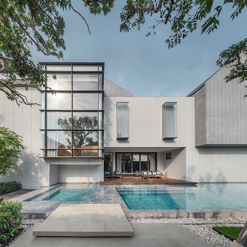 designboom's tweet photo. volumes, voids, and a warm ambience shape anonym studio's feng shui home in bangkok https://t.co/VTghYa0fNV https://t.co/T2o5G2M2Xw