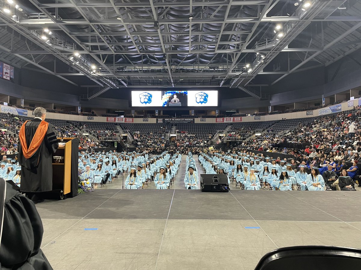 stephanieamaya3's tweet image. My purpose in public education is woven in the celebrations of these students.  Congratulations @GrandviewCSD4 seniors! #FutureStrong 🎉@PrissyLeMay