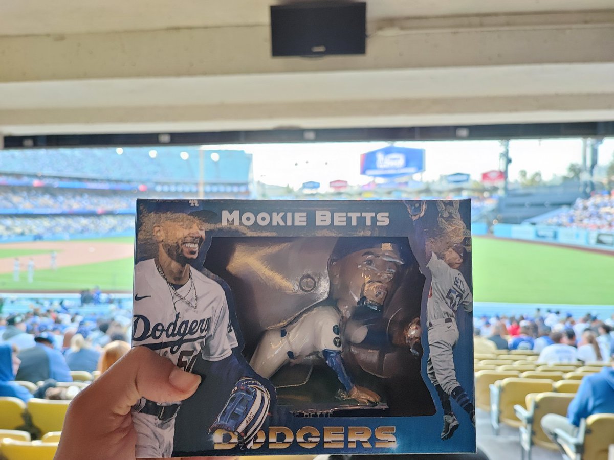 #MNTwins vs Los Dodgers: Betts Bobblehead night