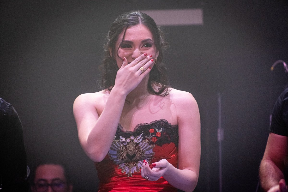 ZapopanGob's tweet photo. Te compartimos un poquito de lo que vivimos en las semifinales de La Voz de Zapopan 2023. 🎤✨

Disfrutamos de mucho talento en el Centro Cultural Constitución 🤩 y ya estamos listas y listos para la gran final.

Mantente al pendiente para que no te la pierdas. 🙌🏼 https://t.co/J5co69m1js