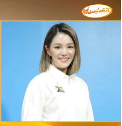 #มาดามเดียร์ ผู้สมัคร สส จากปชป บอกว่า ตนมีจุดยืนต้องเคารพเสียงข้างมาก

 ความเห็นส่วนตัวควรโหวตให้ #ก้าวไกล จัดตั้งรัฐบาลได้สำเร็จ ได้เป็นนายกฯ

ไม่เห็นด้วยที่ #สวข่มขืนอำนาจประชาชน แบบนี้ ซึ่งได้ผลักดันเรื่องนี้ใน ปชป แล้ว

#กรรมกรข่าว #สวมีไว้ทําไม #ทิมพิธา