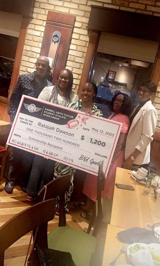 LadyCAPeterson's tweet photo. PDY students are still receiving scholarships thanks to two former residents of Indian River County!! @bnasportsorg    #giveback #PDYClassof2023 https://t.co/Qzf7sYtEde