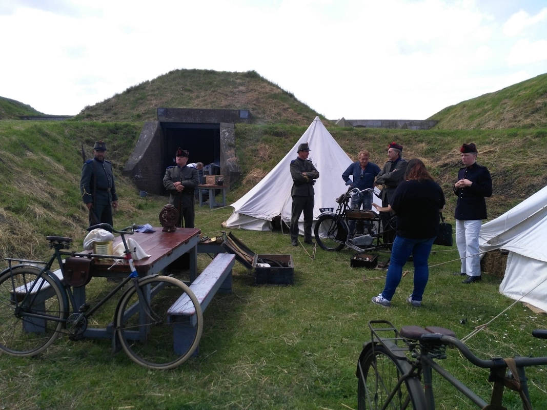 In het Pinkersterweekend organiseert Stichting verdedigingswerken weer Voorne in Stelling. In dit weekend van 27 en 28 mei staat het bijzondere militaire erfgoed op Voorne in het voetlicht. #voorne tinyurl.com/2k8xs6kw