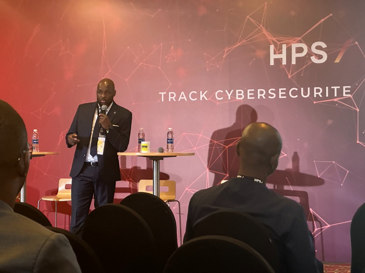 DidierSimba's tweet image. [RETOUR EN IMAGE]
Le week-end dernier, j’ai eu le plaisir de participer à la 16e édition du #APIDE2023 sur 2 interventions.

J’ai également eu l’honneur de recevoir le prix du @le_cesia remporte le prix de la « Meilleure solution innovante cybersécurité 2023 » des APIDE AWARDS.