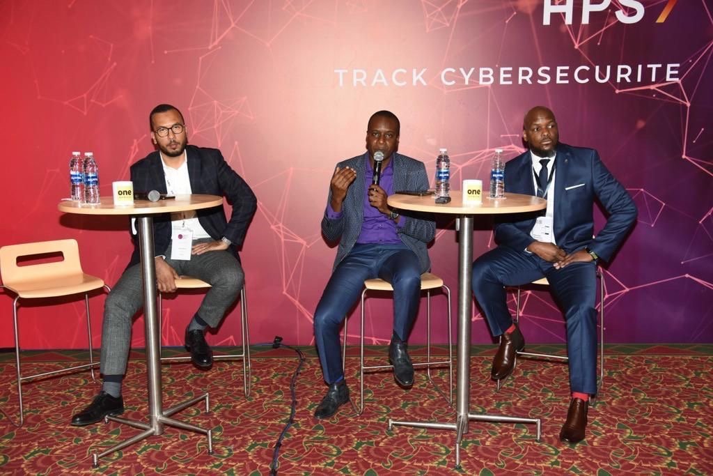 DidierSimba's tweet image. [RETOUR EN IMAGE]
Le week-end dernier, j’ai eu le plaisir de participer à la 16e édition du #APIDE2023 sur 2 interventions.

J’ai également eu l’honneur de recevoir le prix du @le_cesia remporte le prix de la « Meilleure solution innovante cybersécurité 2023 » des APIDE AWARDS.