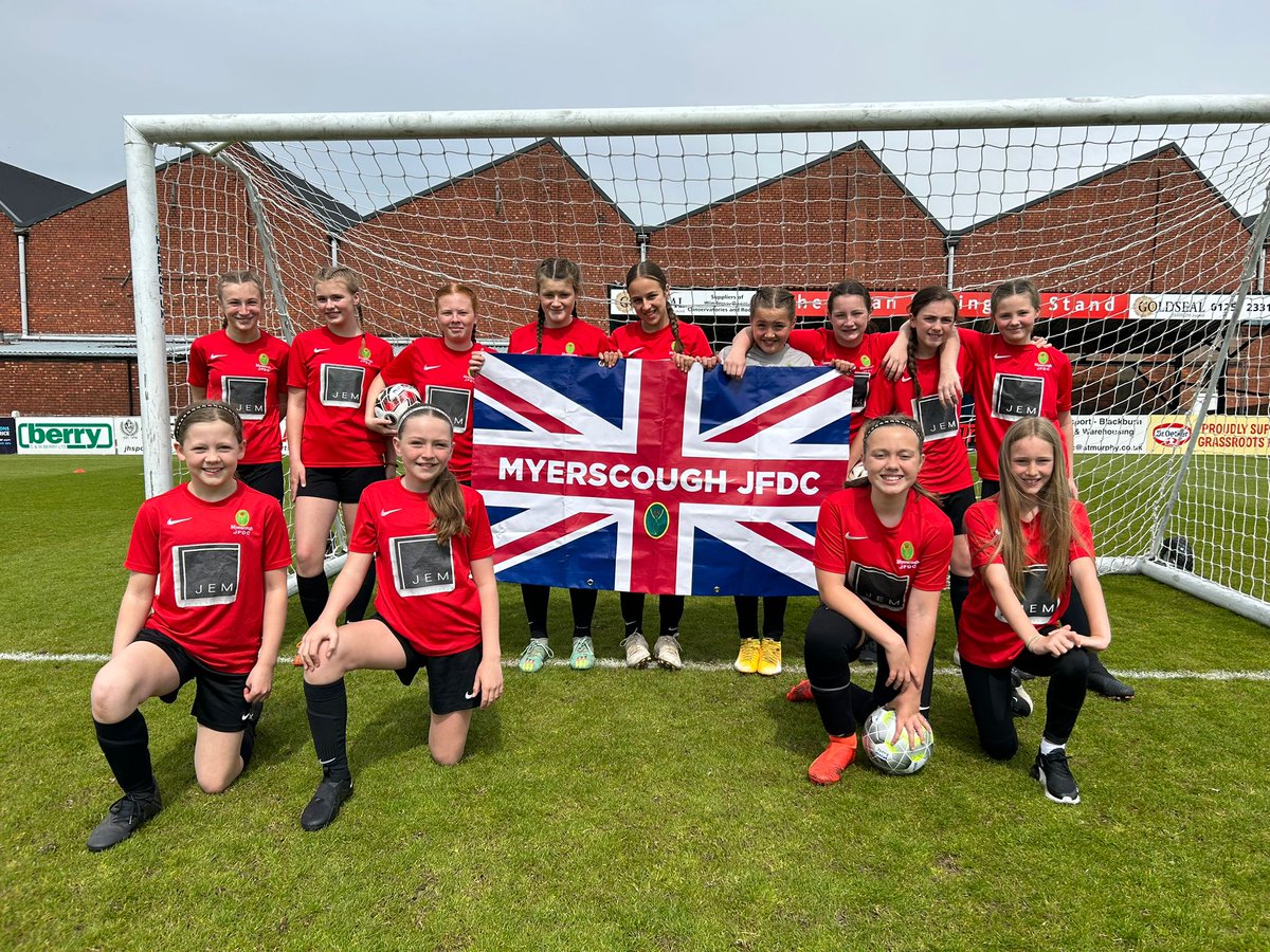 ❤️ So close

Sadly it wasn't t be for our U12 Girls who put up a great fight but lost out to Accrington Stanley Girls in the Lancashire Cup Final on Sunday.

A magnificent achievement just to reach the final & every player can be very proud of themselves.

#mjfdc #OneLoveOneClub