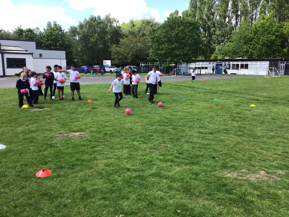 BartonCloughY2's tweet image. Moving a ball with our feet today in PE. Amazing to see such skills on display!
#pe
#ballcontrol