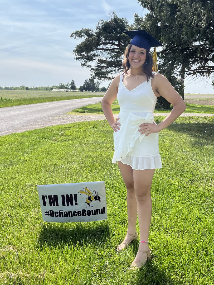 Nataliejo2004's tweet photo. Officially a yellow jacket! π#defiancebound
@defiancecollege https://t.co/C3EhyTx0RV