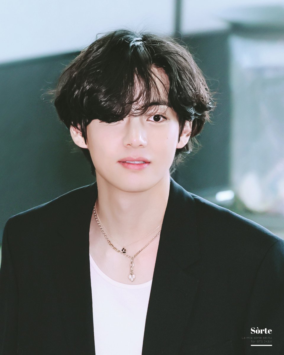 SORTE613's tweet photo. 나의 햇살 태형이✨️💫
웃는 거 너무 예뻐🥹🥰

230515 태형 출국 HQ 고화질 
#김태형 #태형 #V #TAEHYUNG #テテ
@BTS_twt https://t.co/WtQZFkfk3q