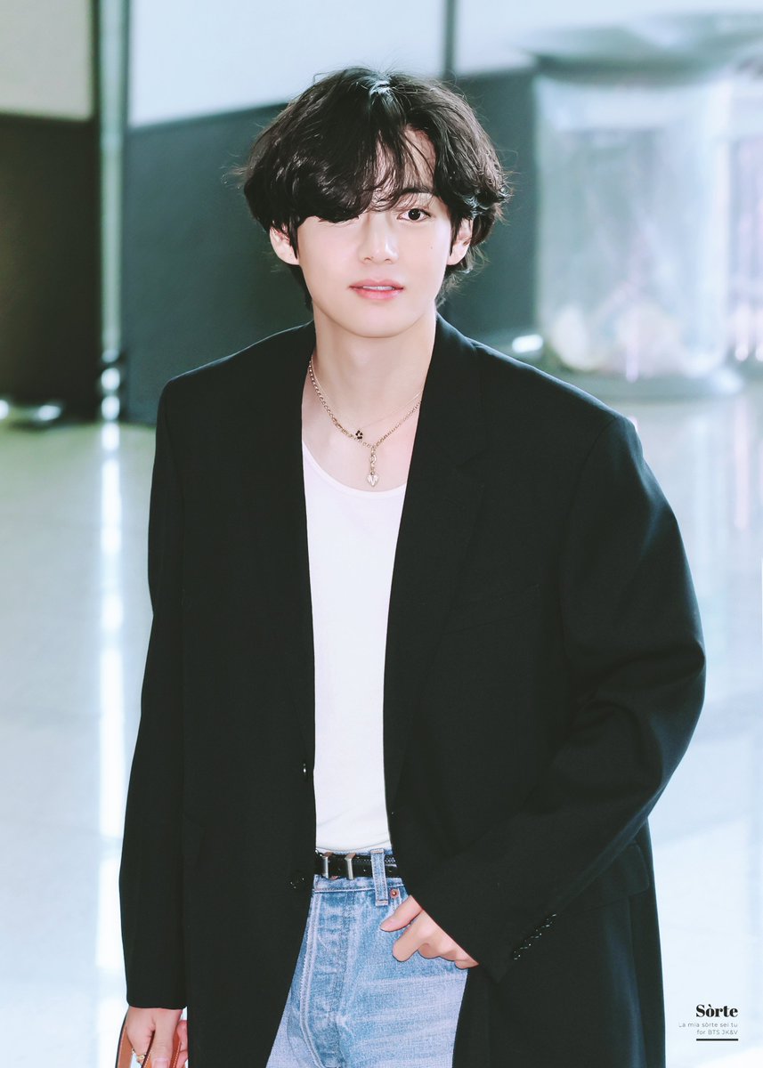 SORTE613's tweet photo. 나의 햇살 태형이✨️💫
웃는 거 너무 예뻐🥹🥰

230515 태형 출국 HQ 고화질 
#김태형 #태형 #V #TAEHYUNG #テテ
@BTS_twt https://t.co/WtQZFkfk3q