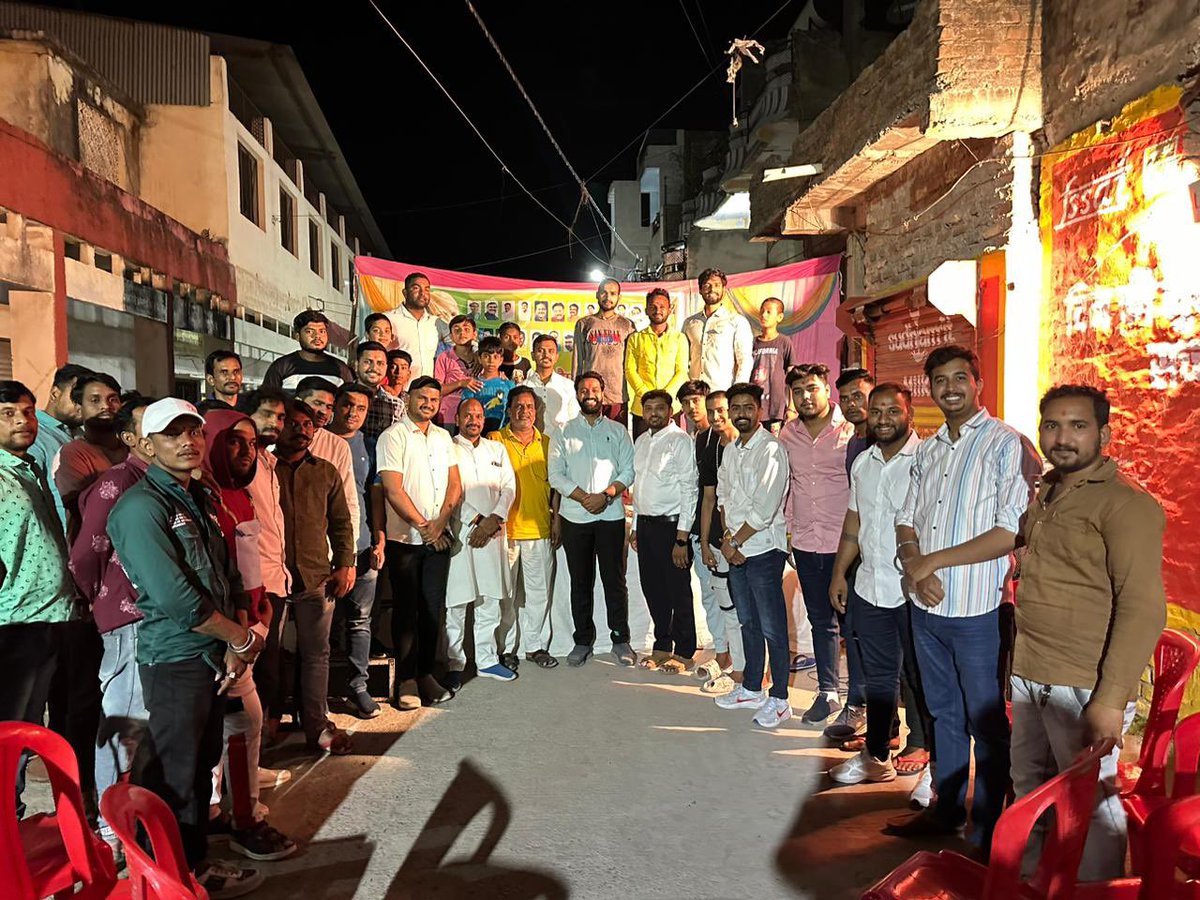 mpyuvachaupal's tweet photo. भारतीय जनता युवा मोर्चा जिला उज्जैन नगर द्वारा आयोजित नव-मतदाता “युवा चौपाल” कार्यक्रम जीवाजीगंज मण्डल के वार्ड क्रमांक 01 में संपन्न हुई  जिसमे मुख्य अतिथि के रूप में श्री @mlaujjain जी का रहना हुआ साथ में उज्जैन नगर युवा मोर्चा ज़िलाध्यक्ष श्री @Harsh_Sanatani जी उपस्थित रहे। https://t.co/IfDMQFndtN