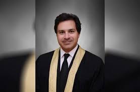 جسٹس میاں حسن گل اورنگزیب اسلام آباد ہائیکورٹ میں وہ ٹکر کا جج ہے جو غیر قانونی طور پر گرفتار ہونے والے پی ٹی آئی کے لیڈران کو رہا کرنے کا حکم دے رہا ہے 🔥♥️