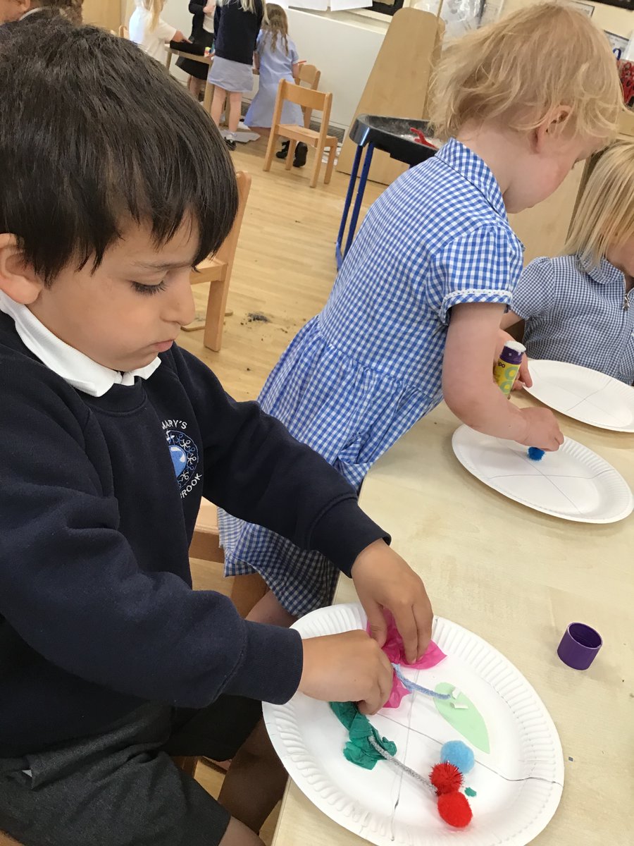 Nursery_BBSM's tweet photo. We made our very own life cycle of a butterfly. We talked about the different stages and created them using different materials. #smbbearlyyears #smbbscience #smbbart https://t.co/zb6cMsxUB0