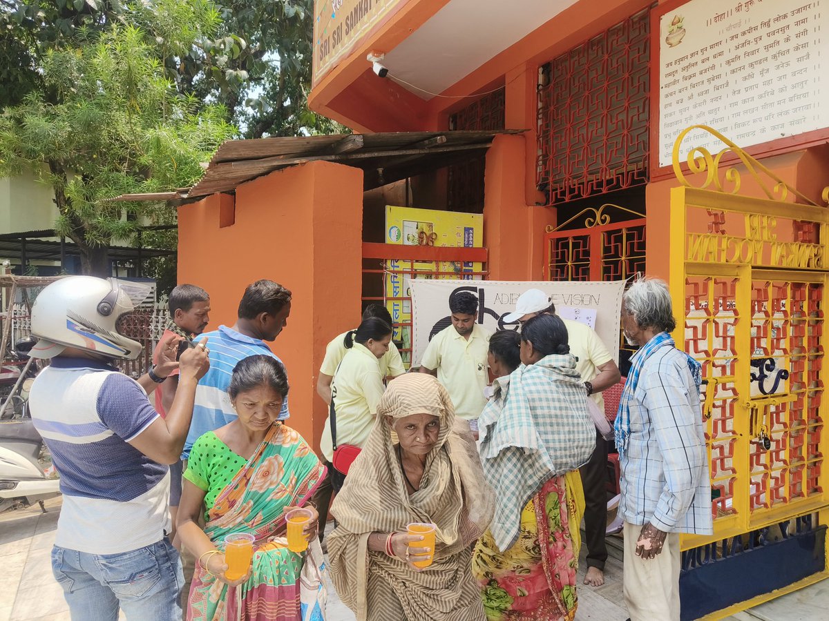 TheAnushreeDash's tweet photo. A mother's day celebration in a different way by team ADiBha She Vision in the scrotching heat wave where temperature is soaring around 42° - 44°.
Jal hi jeevan 🙏🏻
#ADiBhaSheVision #MothersDay #ServiceToAllMankind #ServiceToHumanityIsServiceToGOD https://t.co/fYGEn86snT