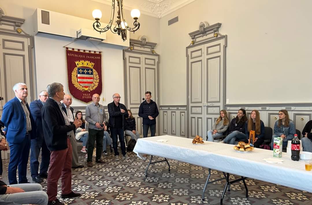 Vendredi 12 Mai 2023, nous avons eu le plaisir d’accueillir en mairie d'Uzès, une classe (seconde) de correspondants Allemands de Schriesheim qui est venue dans notre belle ville pour un échange avec le Lycée Charles Gide d'Uzès.
Nous leur souhaitons un excellent séjour.