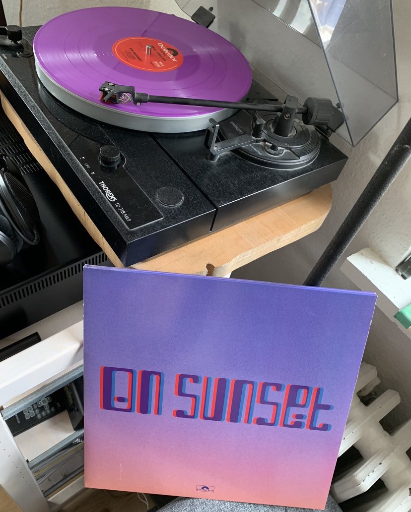 andersc1966's tweet photo. ☕️ and #paulweller #onsunset 2020 💪😍🤘❤️ @paulwellerHQ @PaulWellerNews @WellerFanPod #playingallWelleralbumsinarow before seeing him live friday at @doornroosjenl https://t.co/NfTUdDKqAn