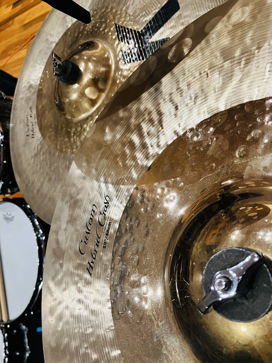 masatomurakami9's tweet photo. レコーディング
チューニングのお仕事🥁🔥
本日は@ZildjianJapan 様の
ご協力のおかげで素晴らしい音で
録音できました！
18" K Sweet Crash
19" K Custom Hybrid Crash
21" K Custom Hybrid Ride
最高です！
ありがとうございました！ https://t.co/KjQTrwGtc5