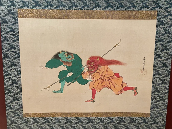 なんと「日本の祭り展」は、フラッシュを炊かなければ写真撮影OKとのことで……、、ばっちり撮って来ちゃったーξξこちら、神田明神さま所蔵の四つ目の赤鬼青鬼の図形態から見て、明らかに亀戸天神はんの節分に出て来る四つ目の鬼やけど、神田明神はん所有ってところが面白いね… 